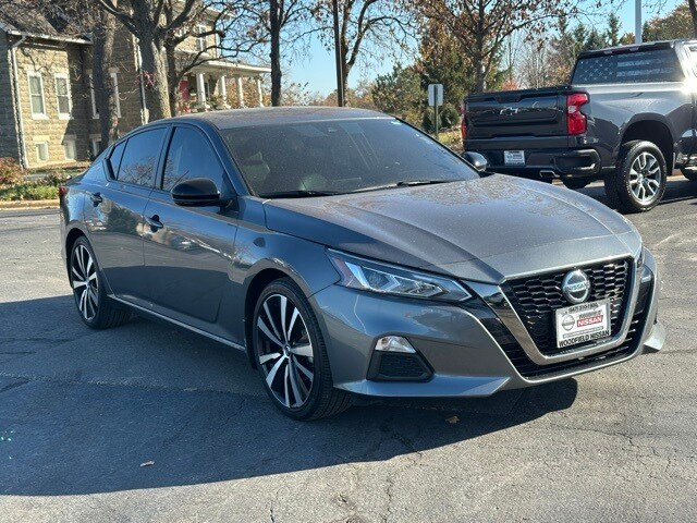 2021 Nissan Altima 2.5 SR photo 2