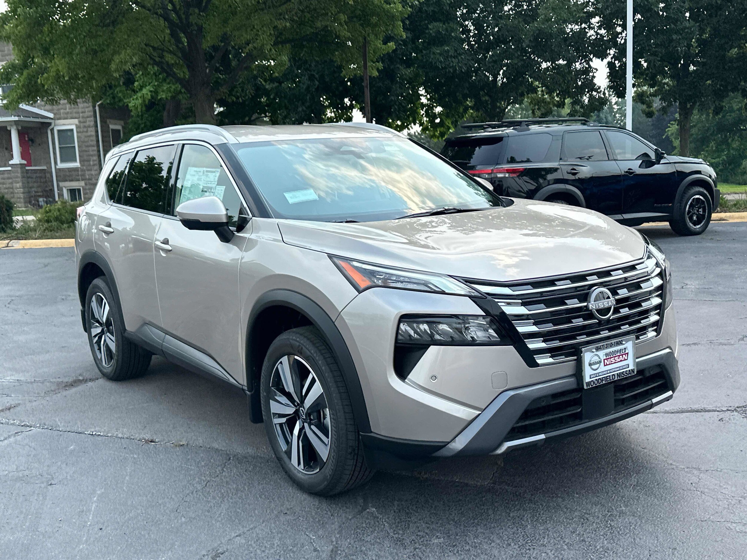 2025 Nissan Rogue SL photo 2