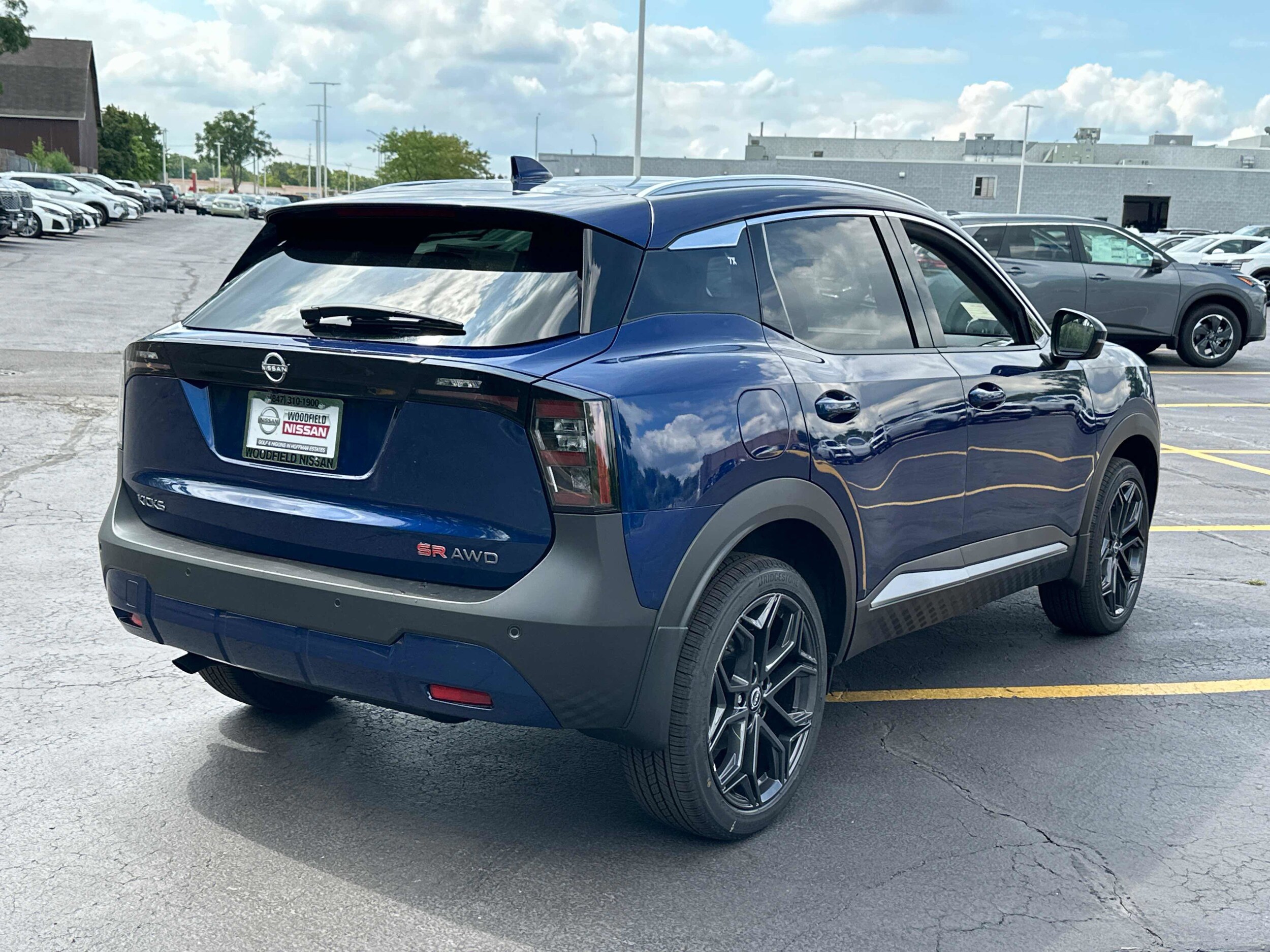 2025 Nissan Kicks SR photo 2