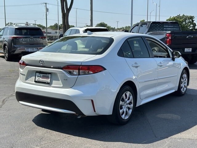 2022 Toyota Corolla LE photo 4