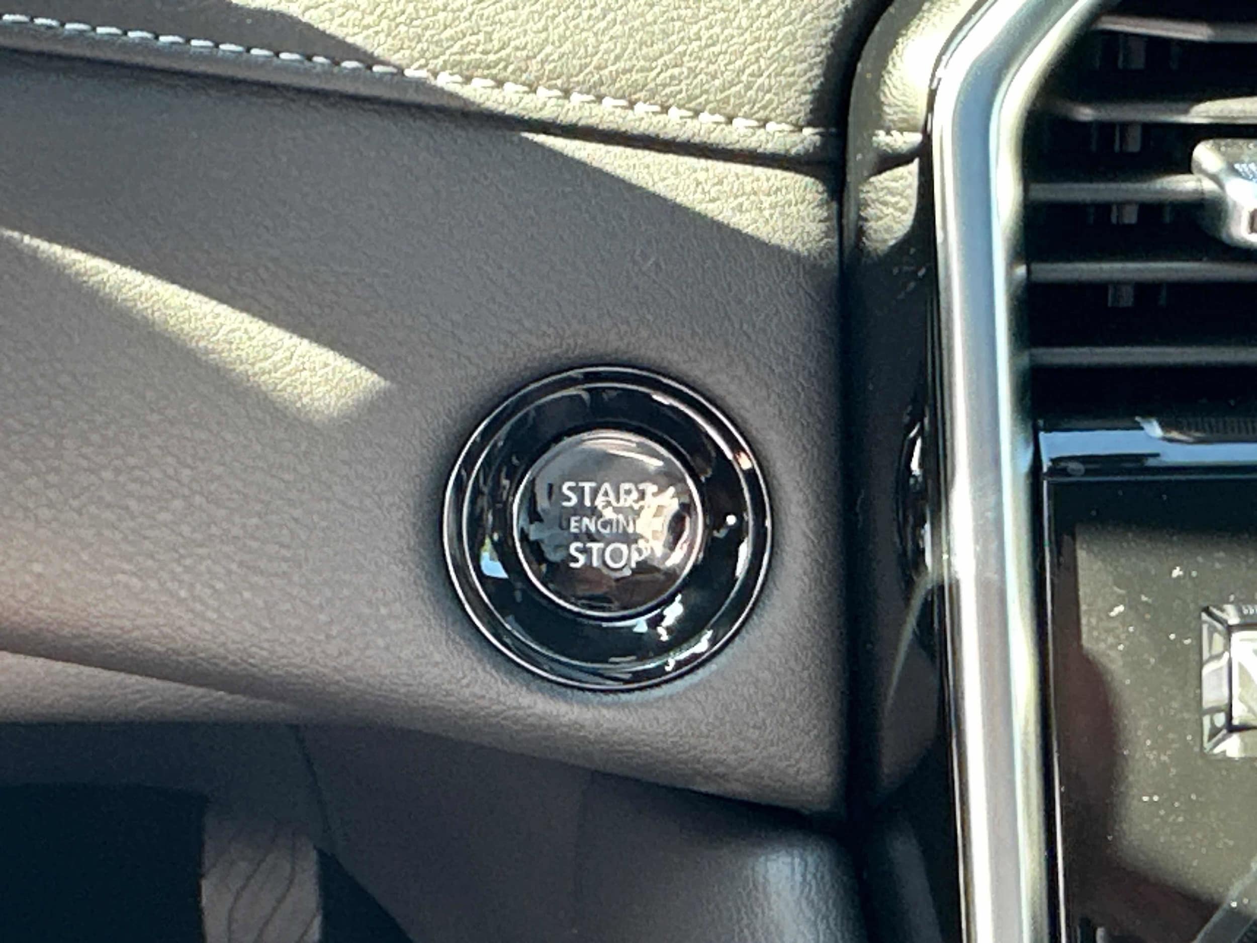 2026 Nissan Armada Platinum - Photo 38