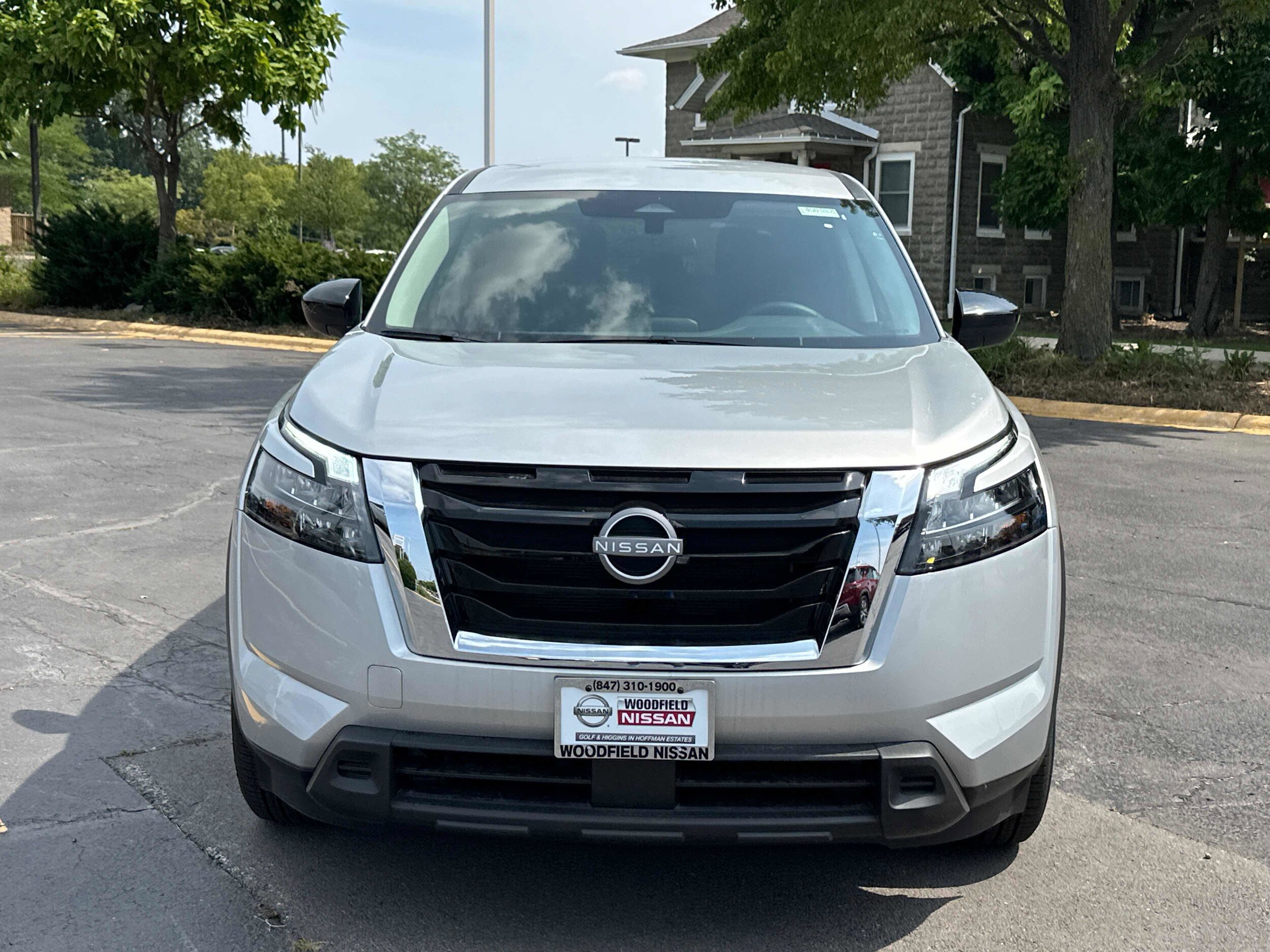 2025 Nissan Pathfinder S photo 2