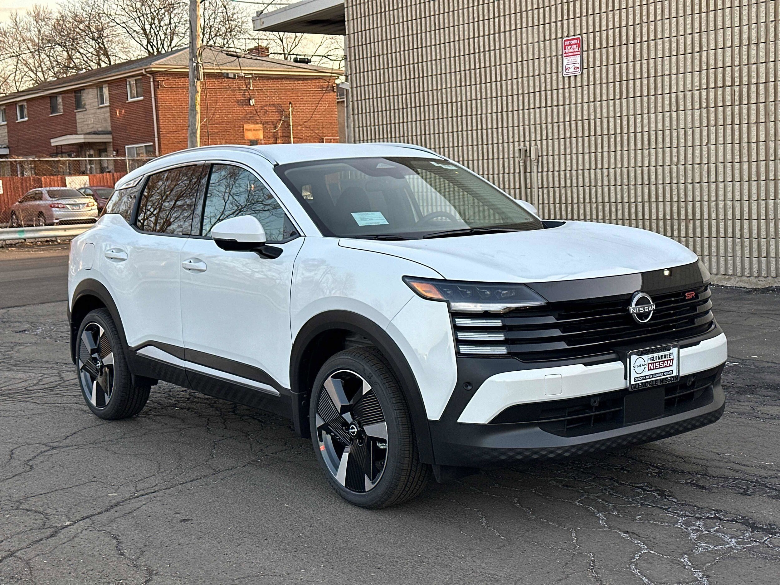 2025 Nissan Kicks SR photo 2