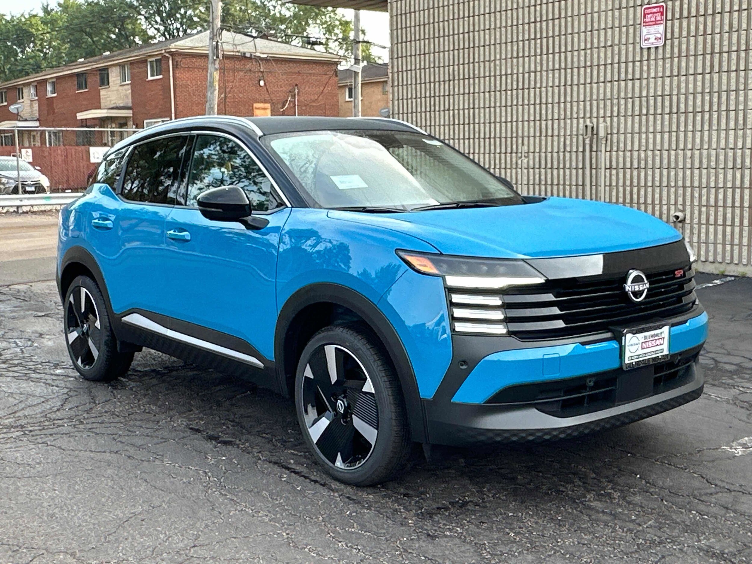 2025 Nissan Kicks SR photo 3