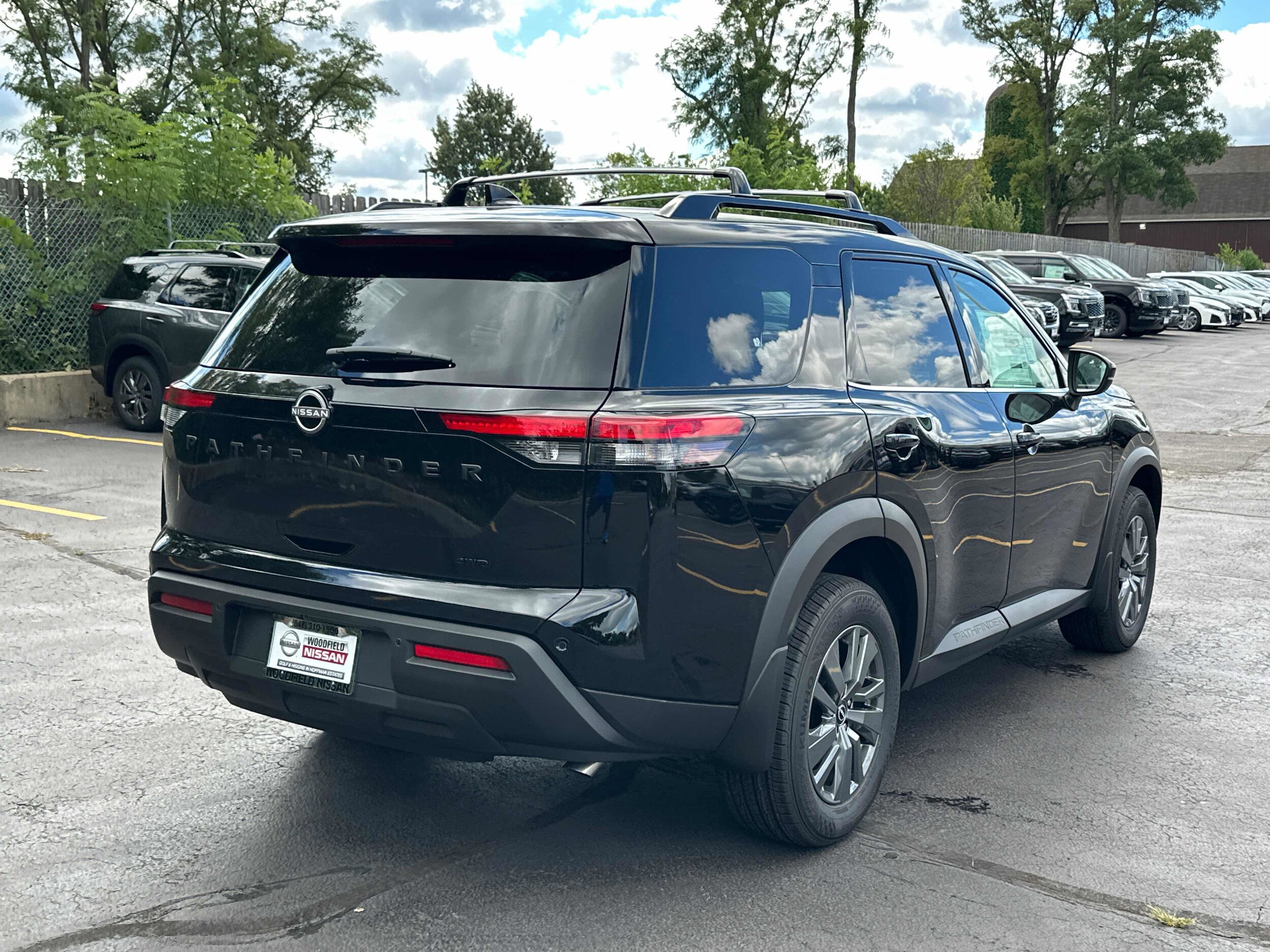 2025 Nissan Pathfinder SV photo 4