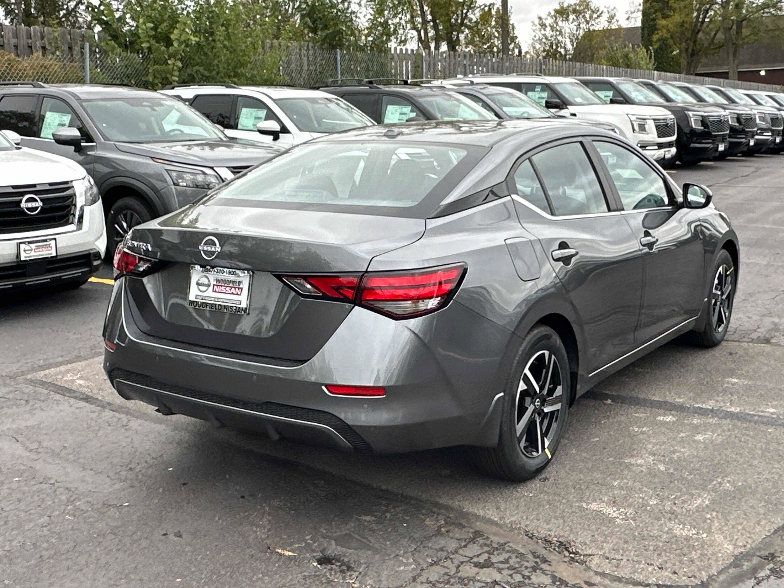 2025 Nissan Sentra SV photo 3