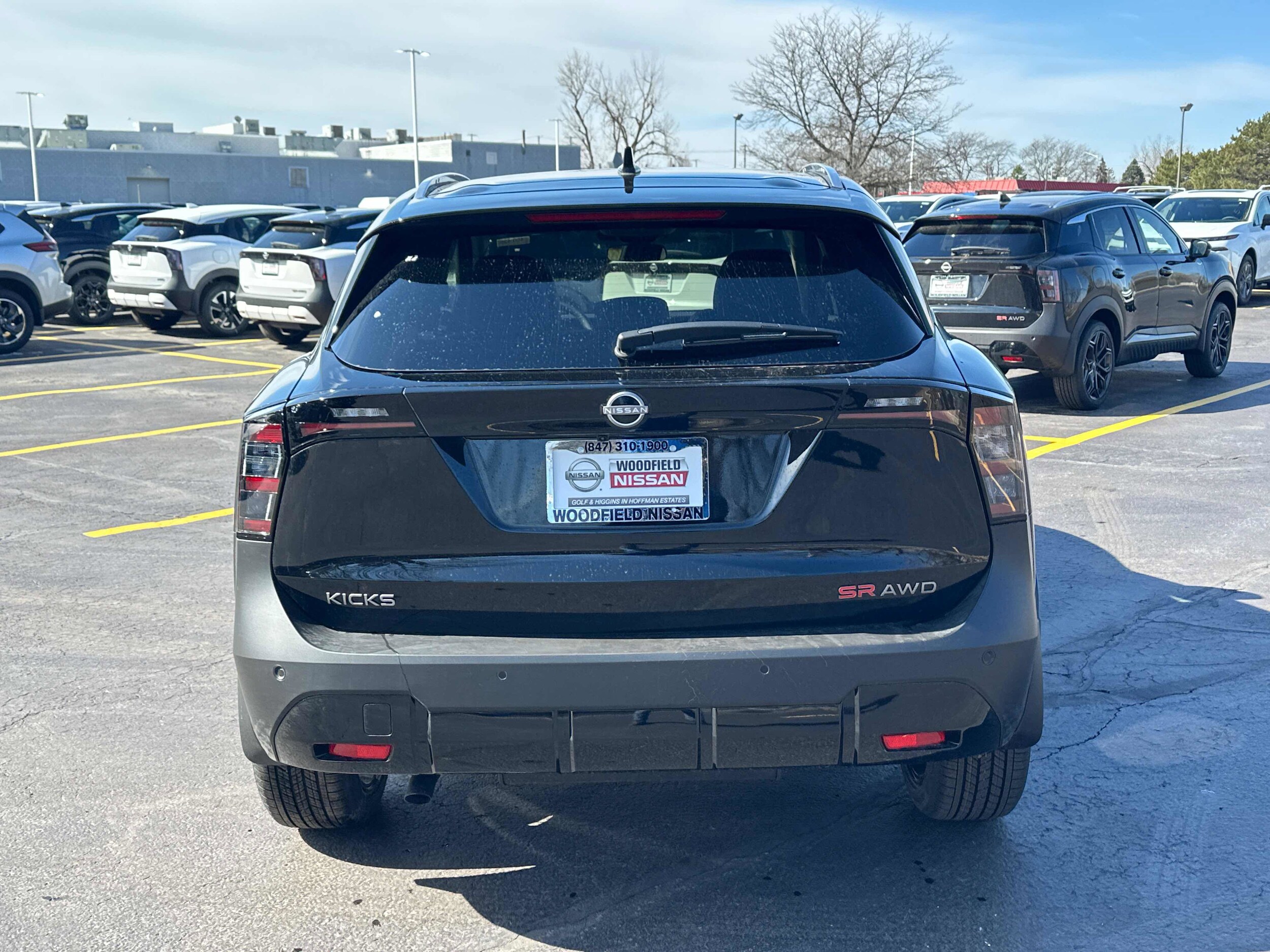 2025 Nissan Kicks SR photo 2