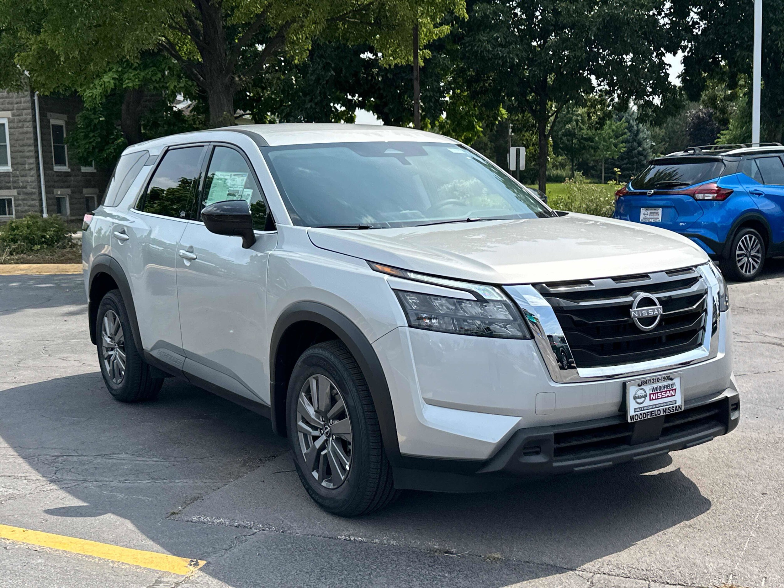 2025 Nissan Pathfinder S photo 3