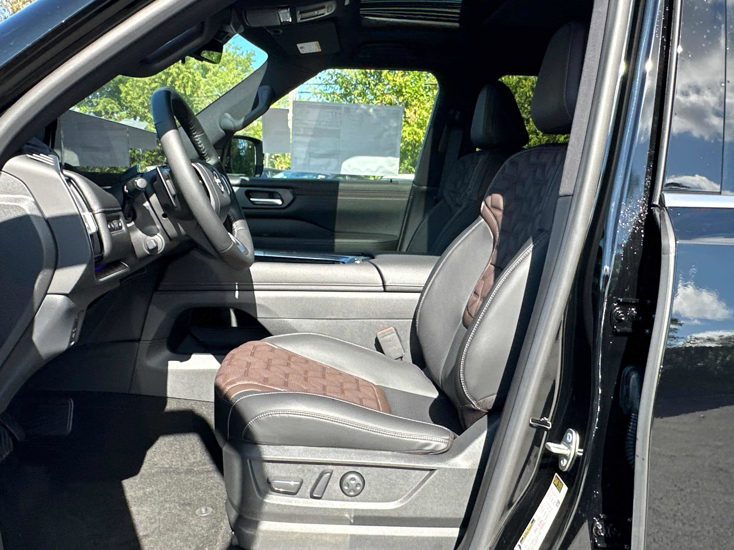 2026 Nissan Armada Platinum - Photo 23