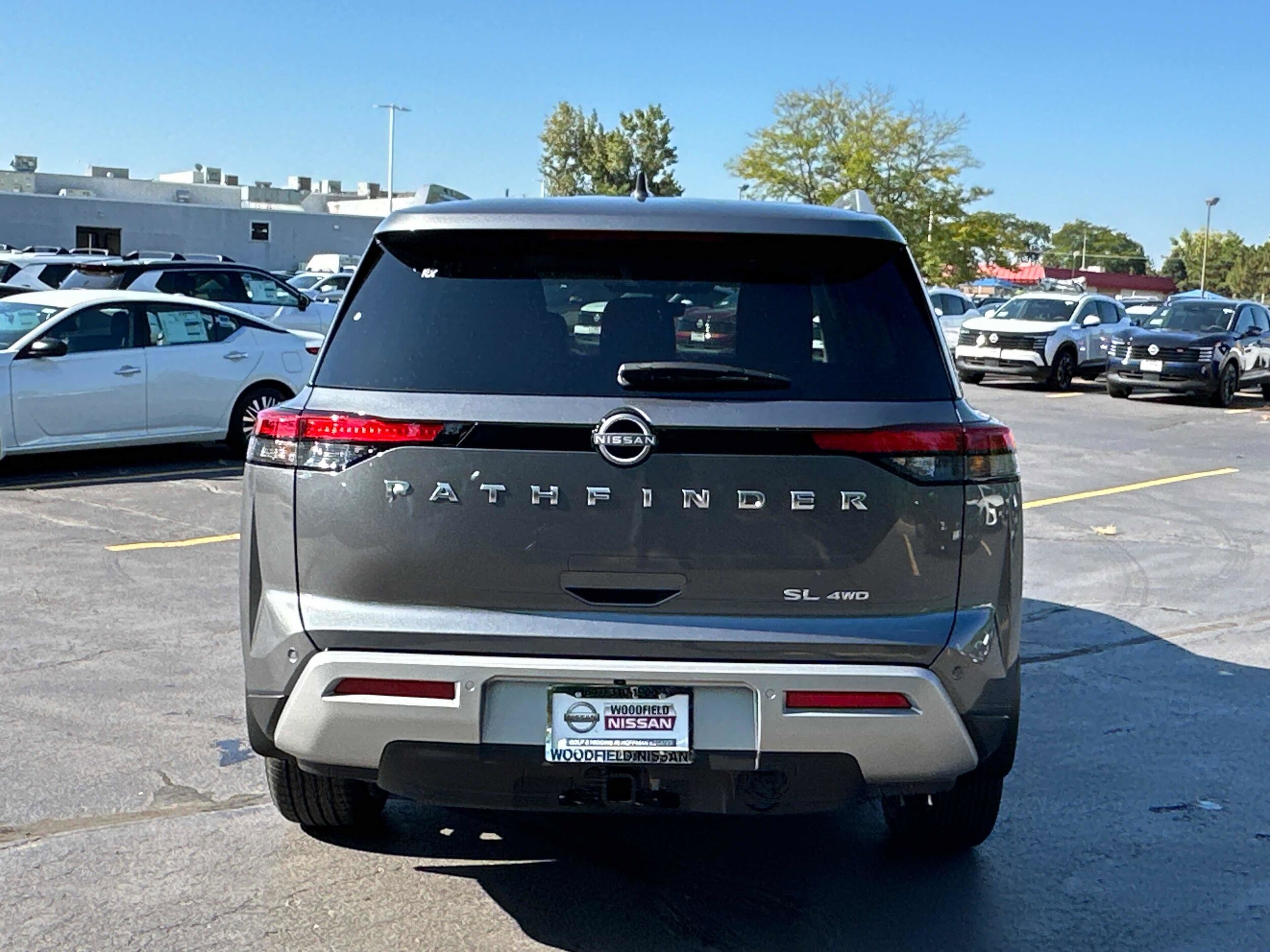 2025 Nissan Pathfinder SL photo 4