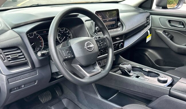 2025-nissan-rogue-interior.jpg