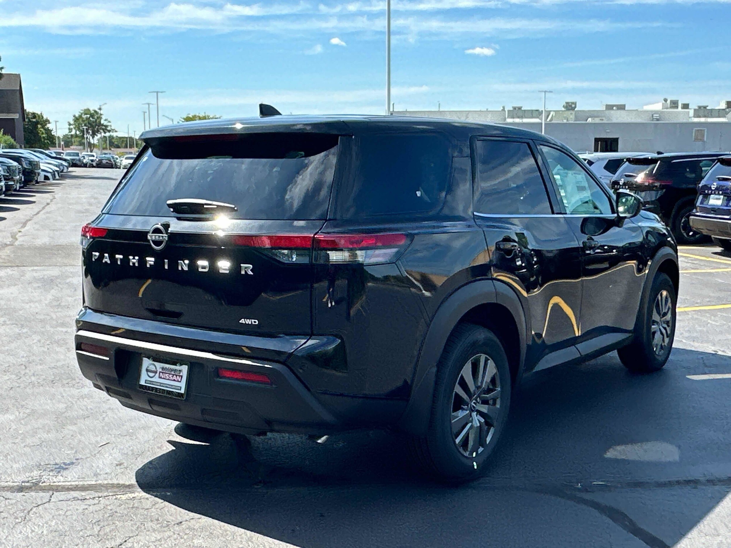 2025 Nissan Pathfinder S photo 3