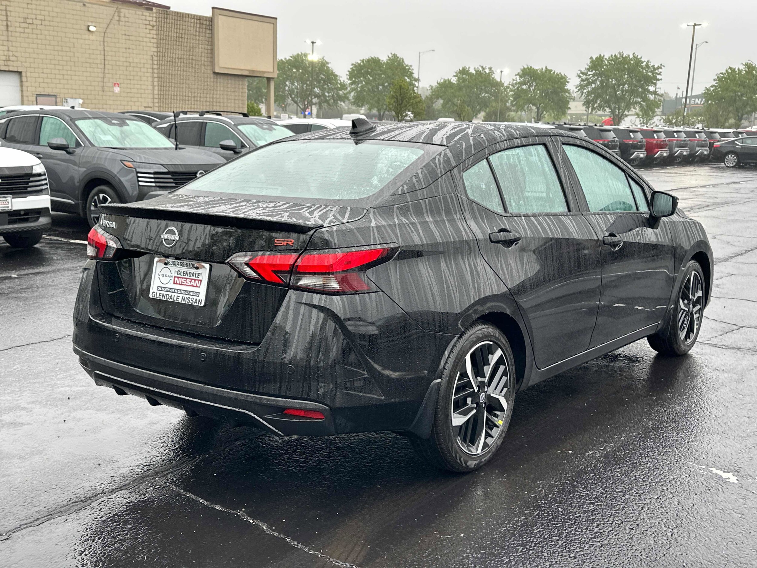 2025 Nissan Versa SR photo 4