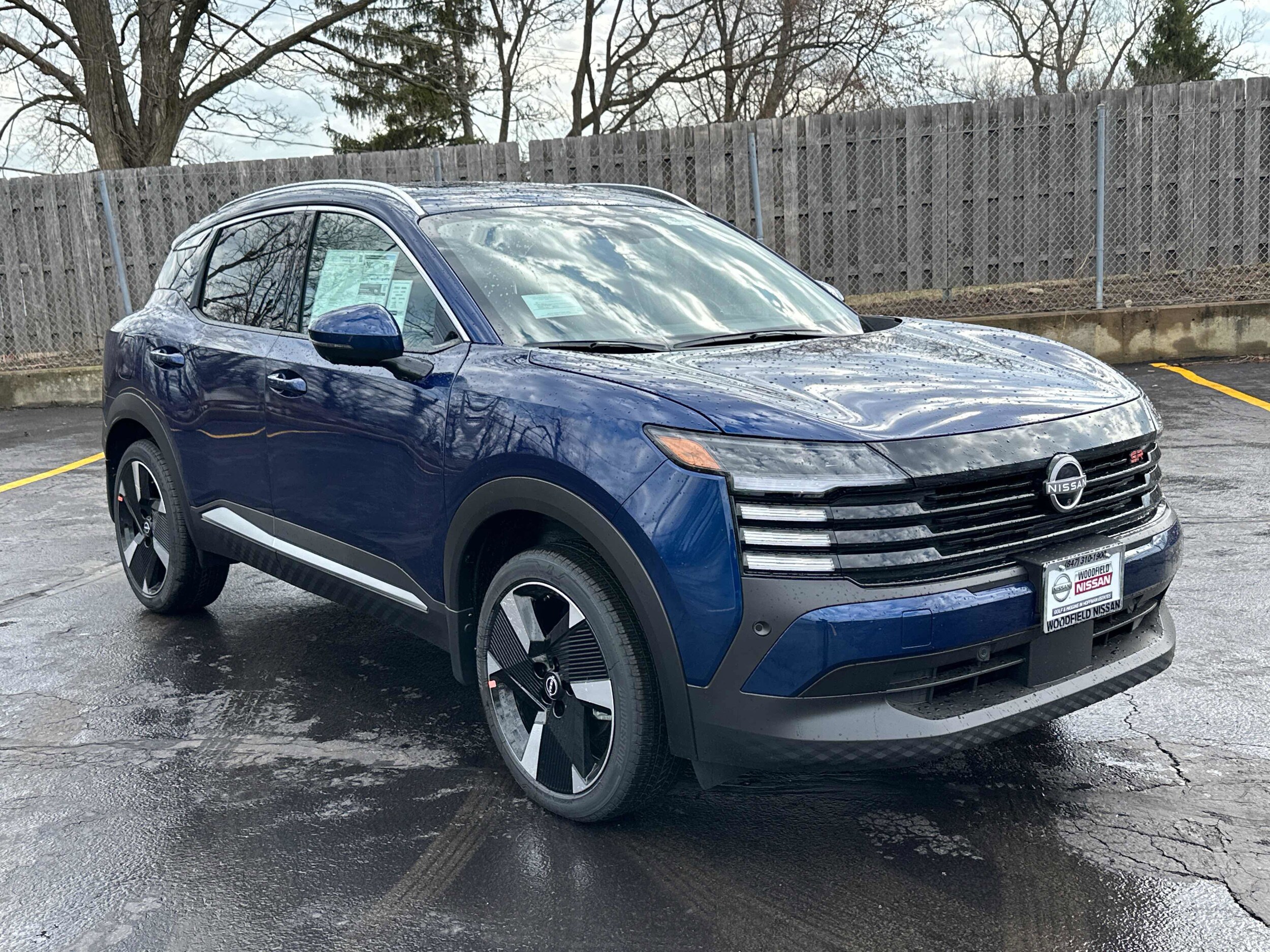 2025 Nissan Kicks SR photo 2