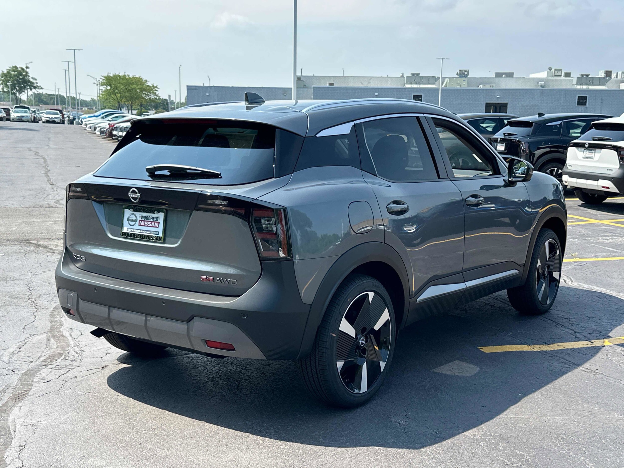 2025 Nissan Kicks SR photo 2