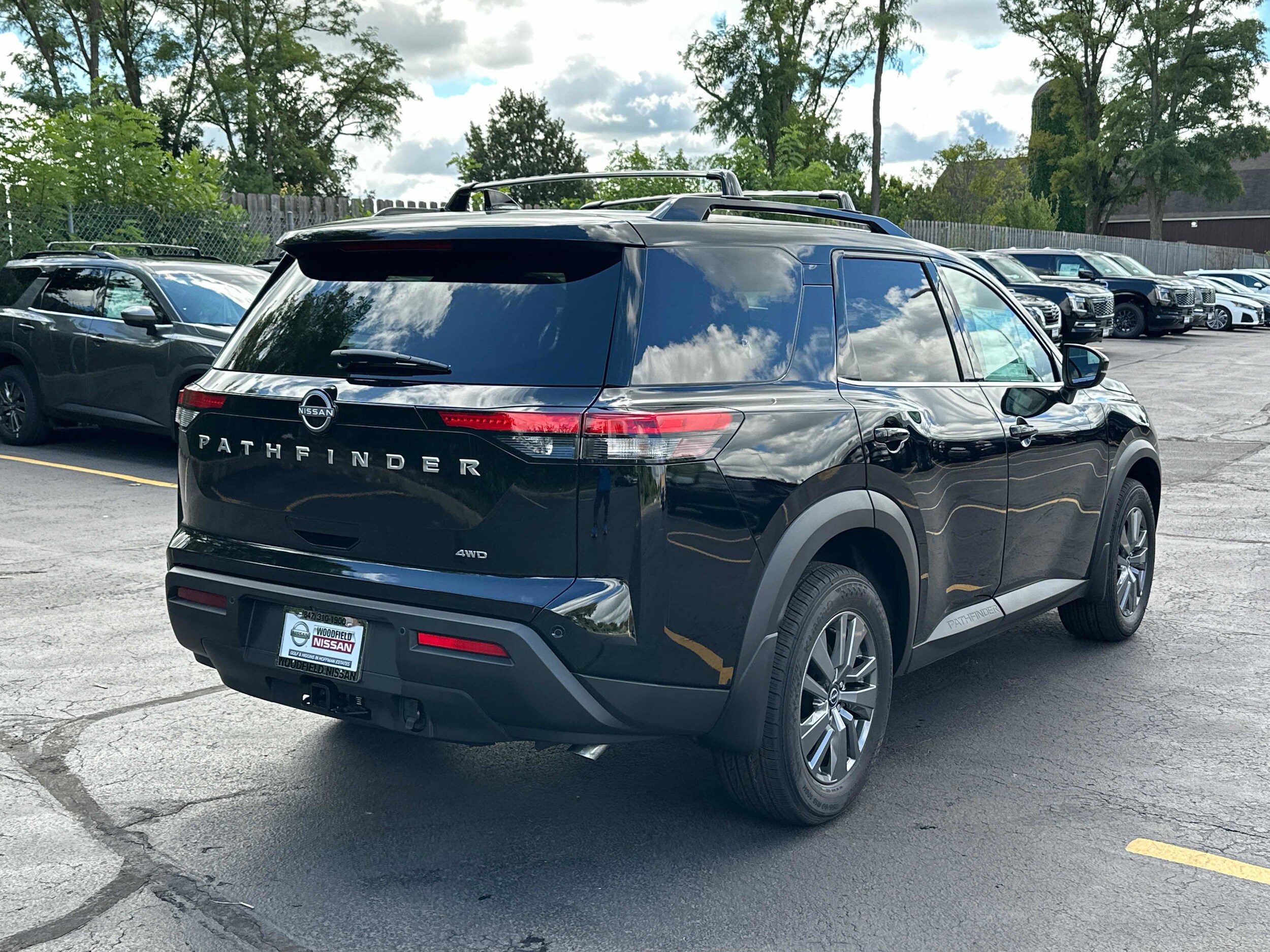 2025 Nissan Pathfinder SV photo 2