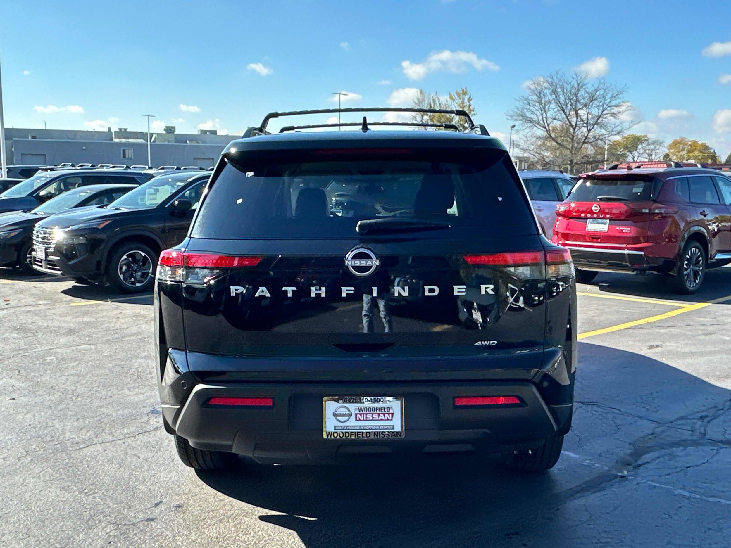 2025 Nissan Pathfinder SV photo 4
