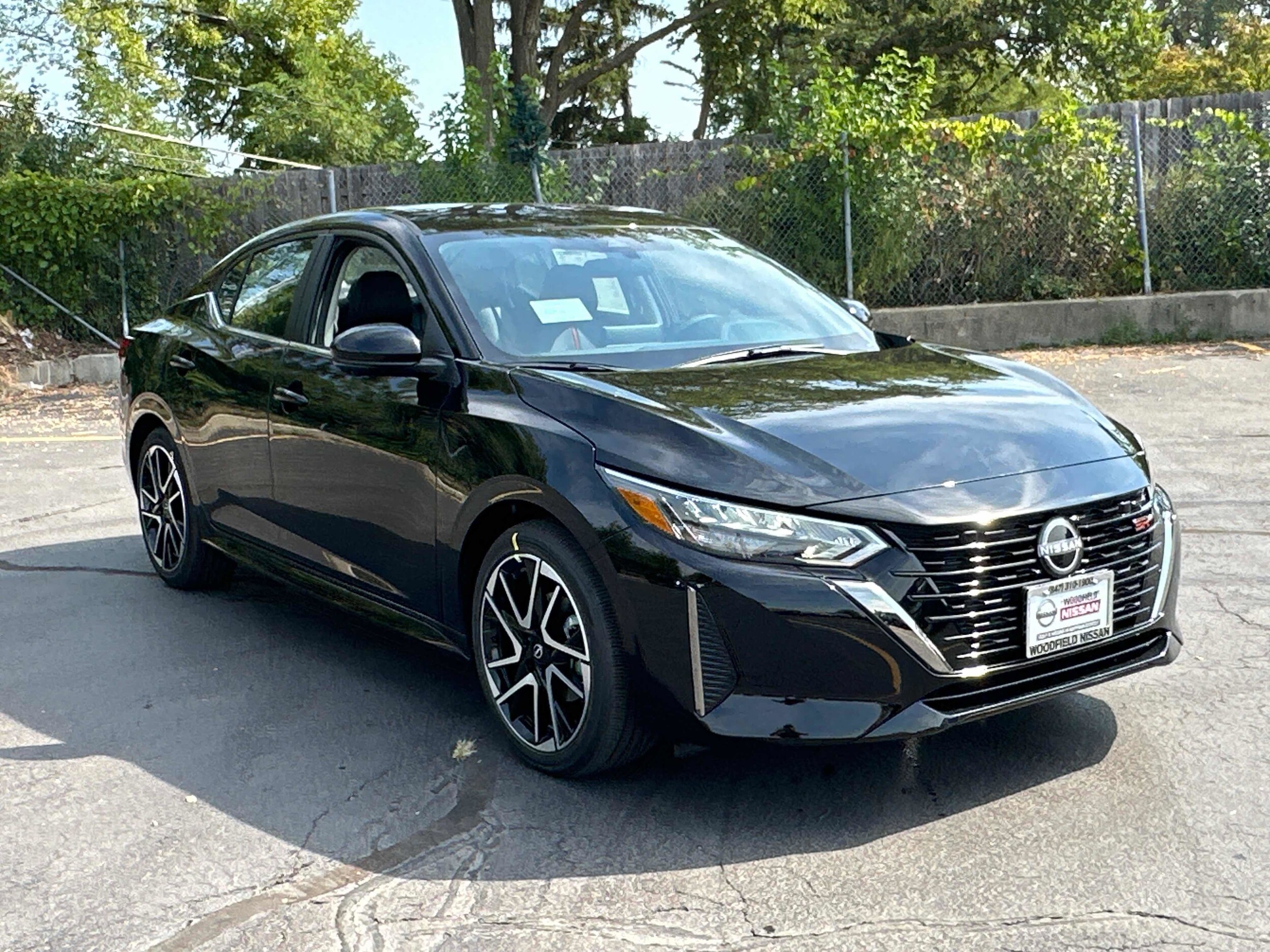2025 Nissan Sentra SR photo 3