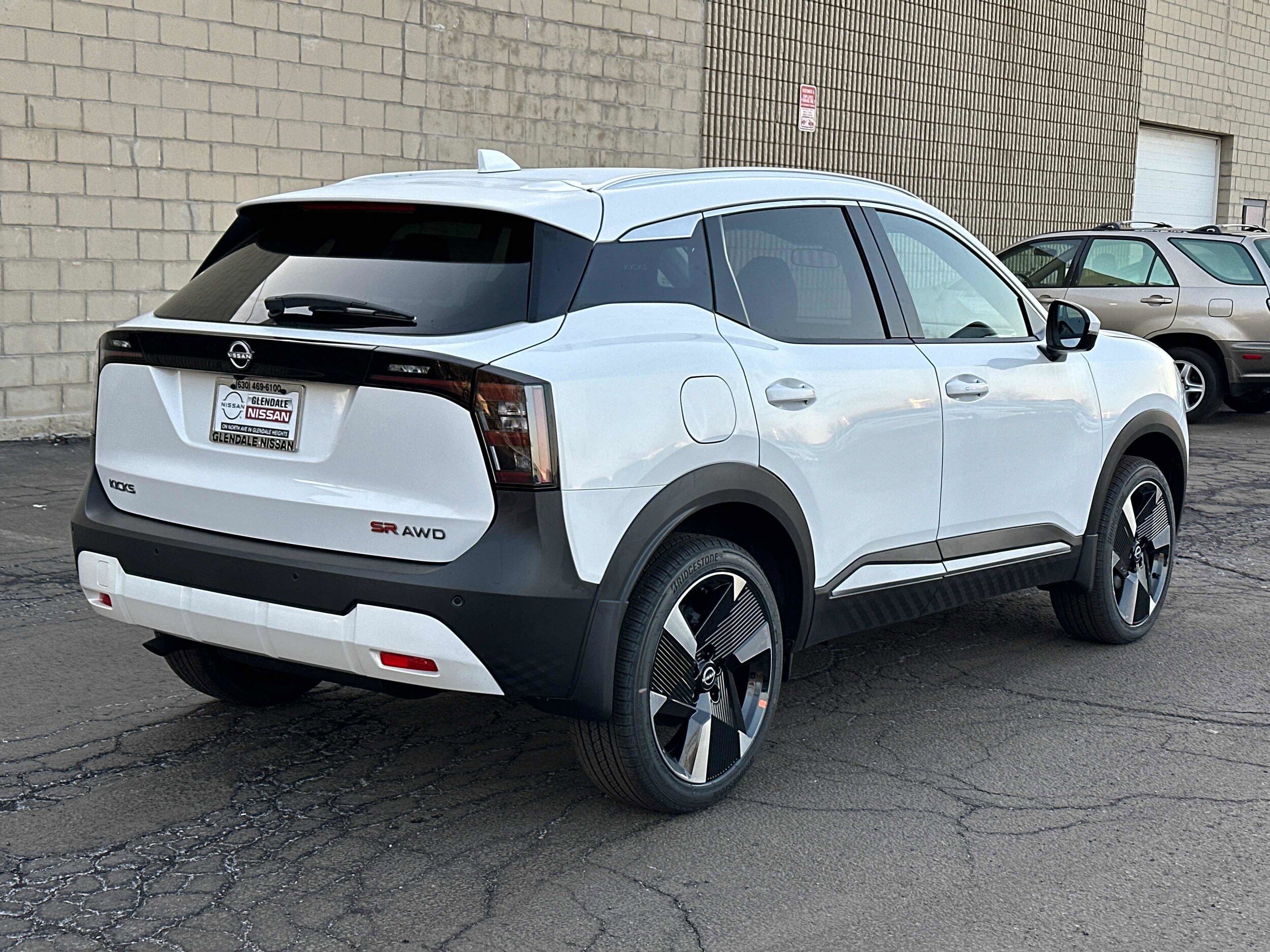 2025 Nissan Kicks SR photo 3