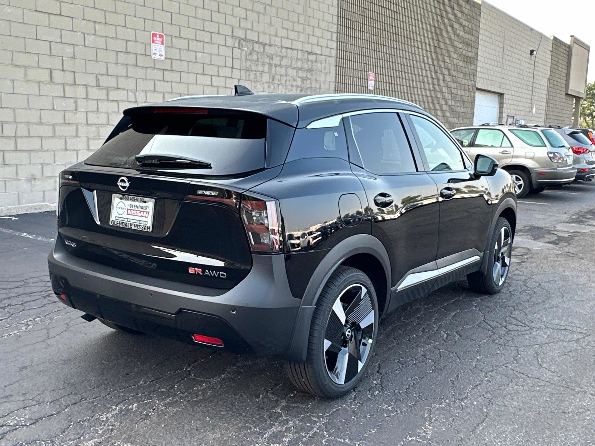 2025 Nissan Kicks SR photo 4