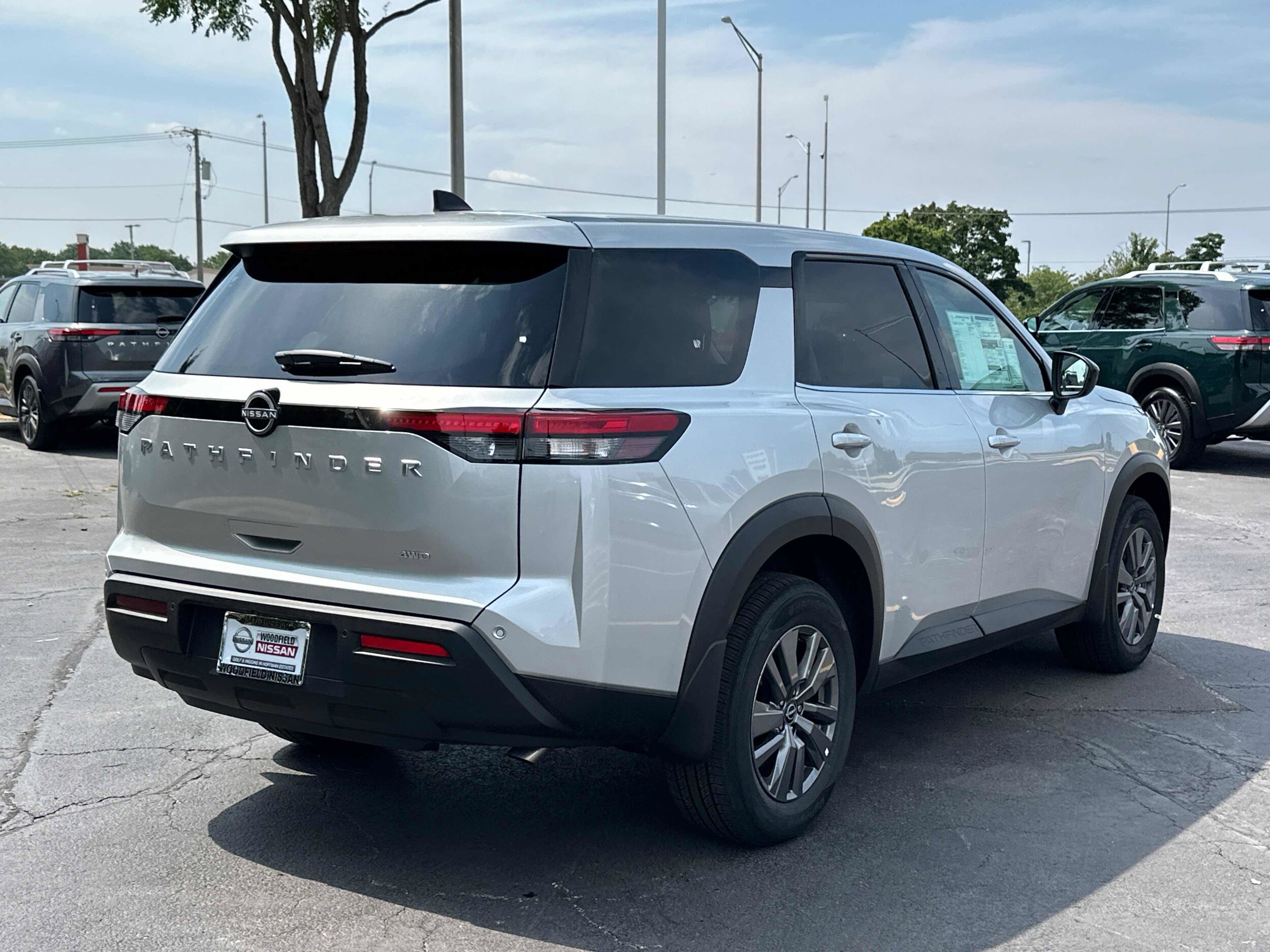 2025 Nissan Pathfinder S photo 4