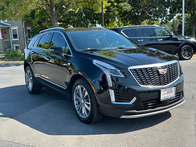 2021 Cadillac XT5 Premium Luxury photo 2