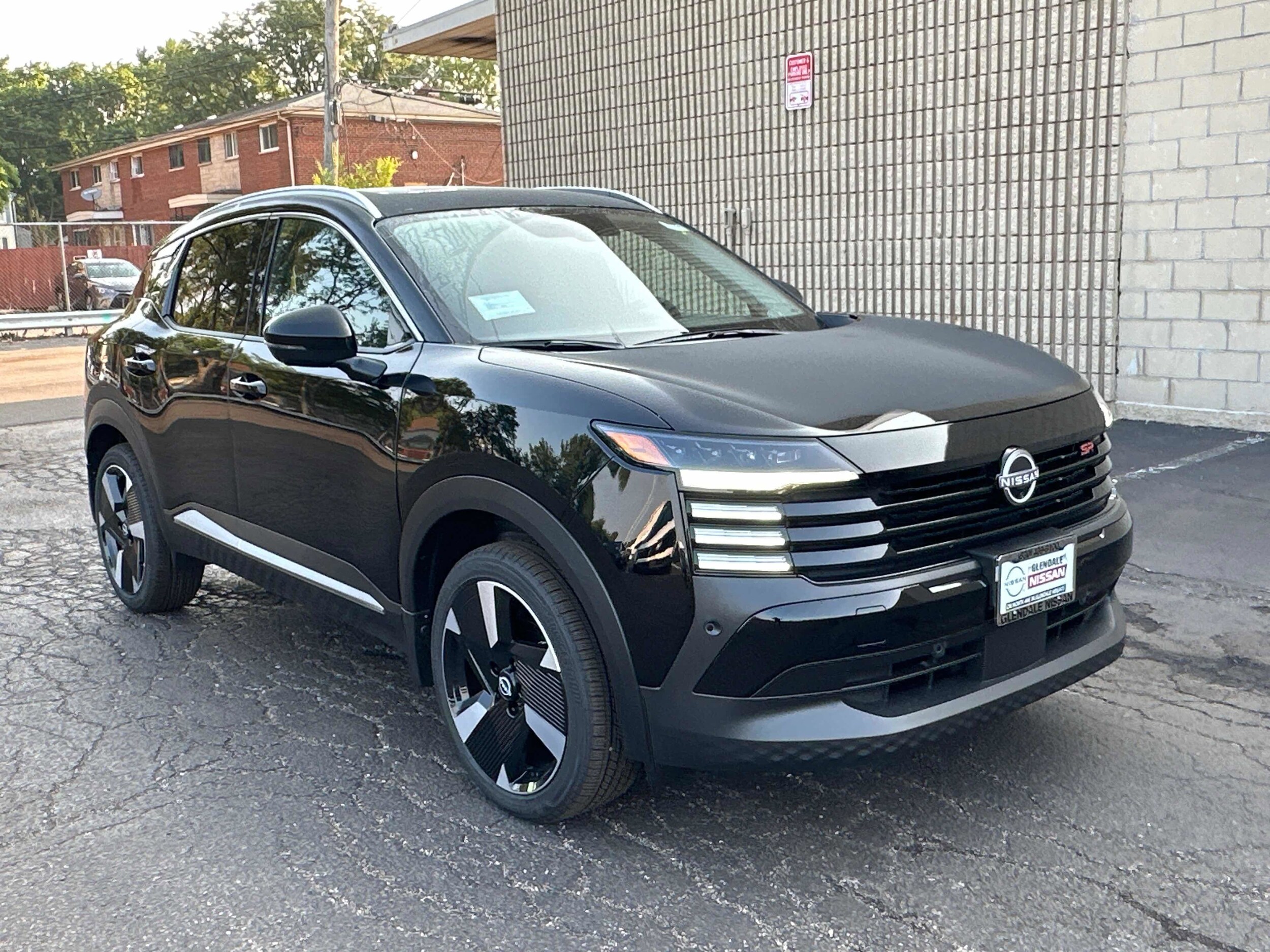 2025 Nissan Kicks SR photo 3