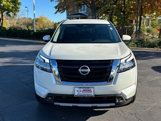 2023 Nissan Pathfinder SL photo 2