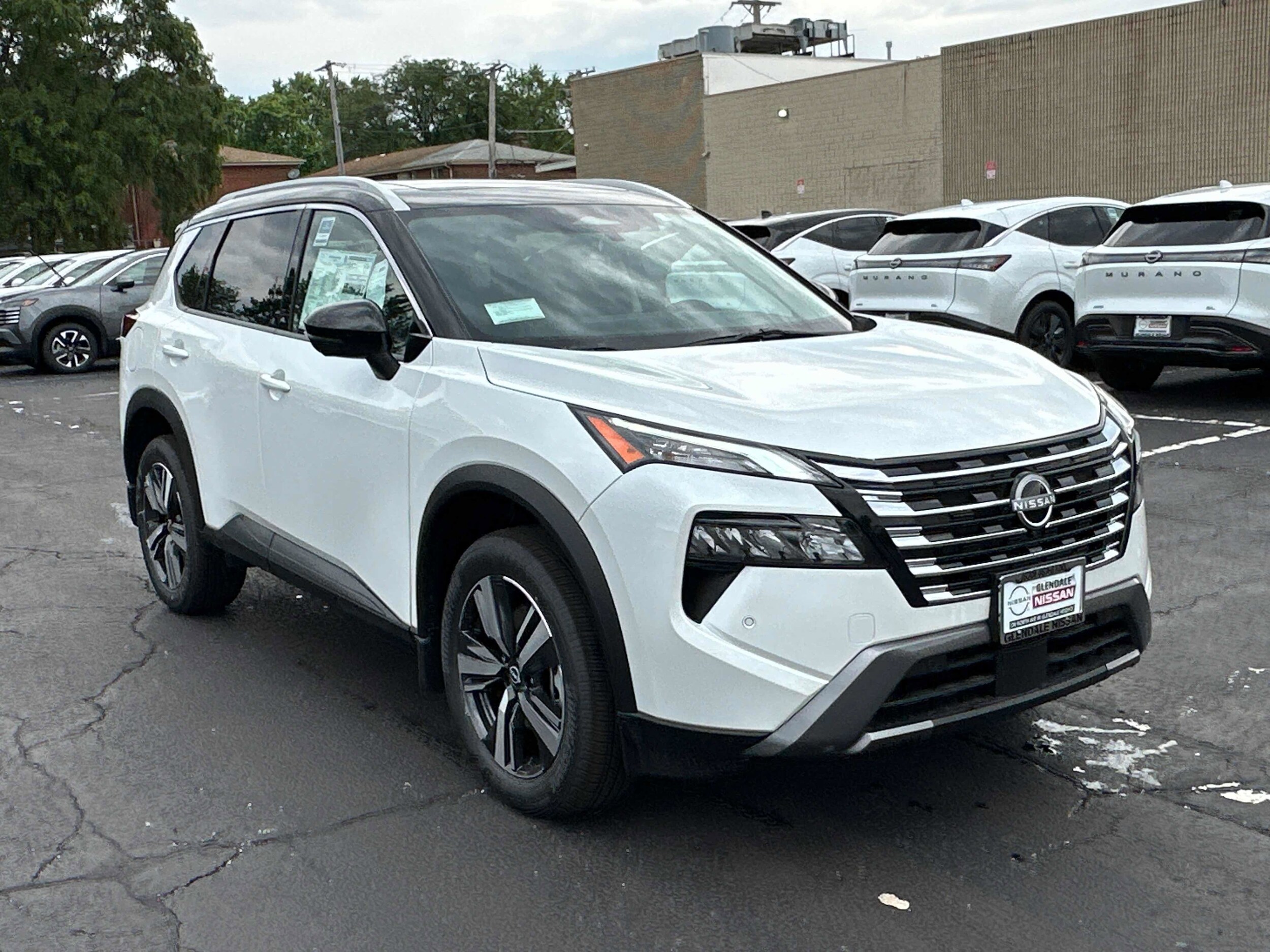 2025 Nissan Rogue SL photo 3