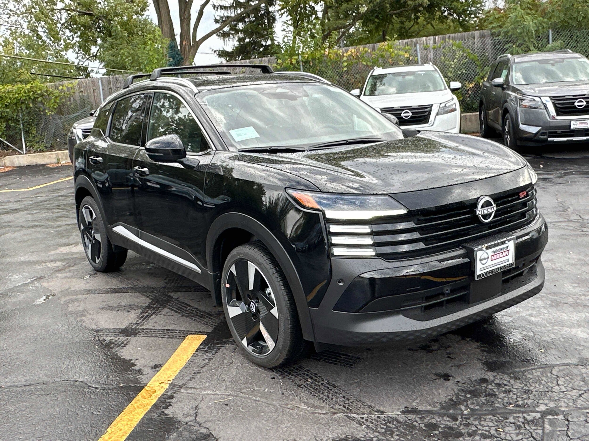 2026 Nissan Kicks SR photo 3