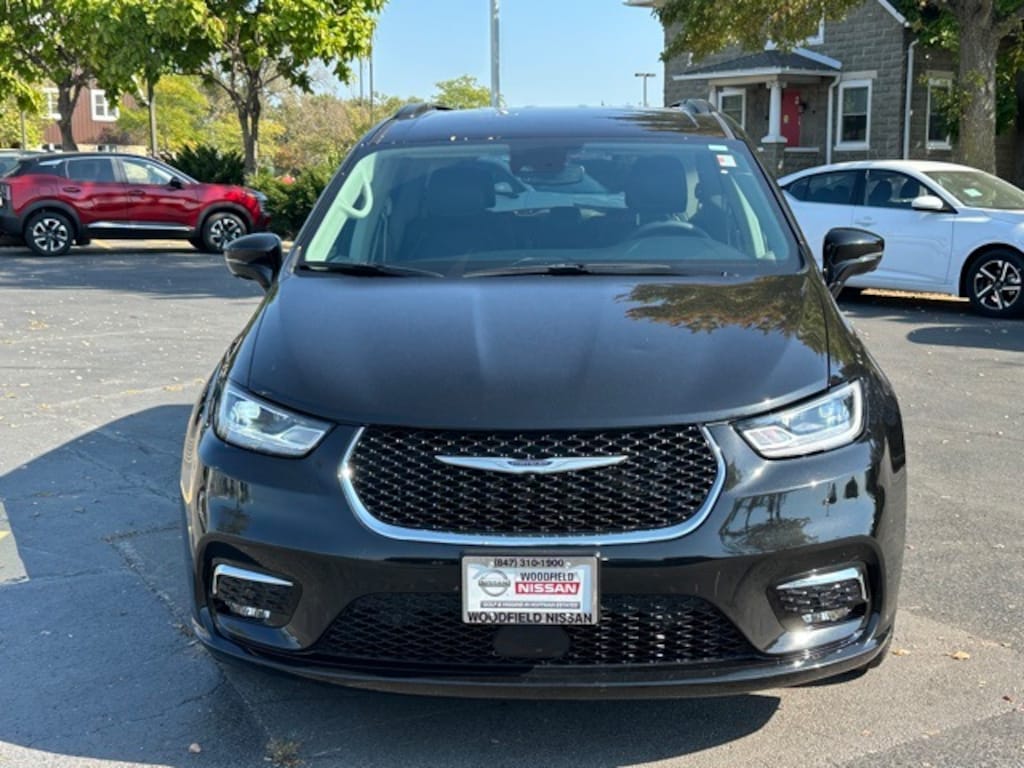 Used 2022 Chrysler Pacifica Touring L Minivan/Van