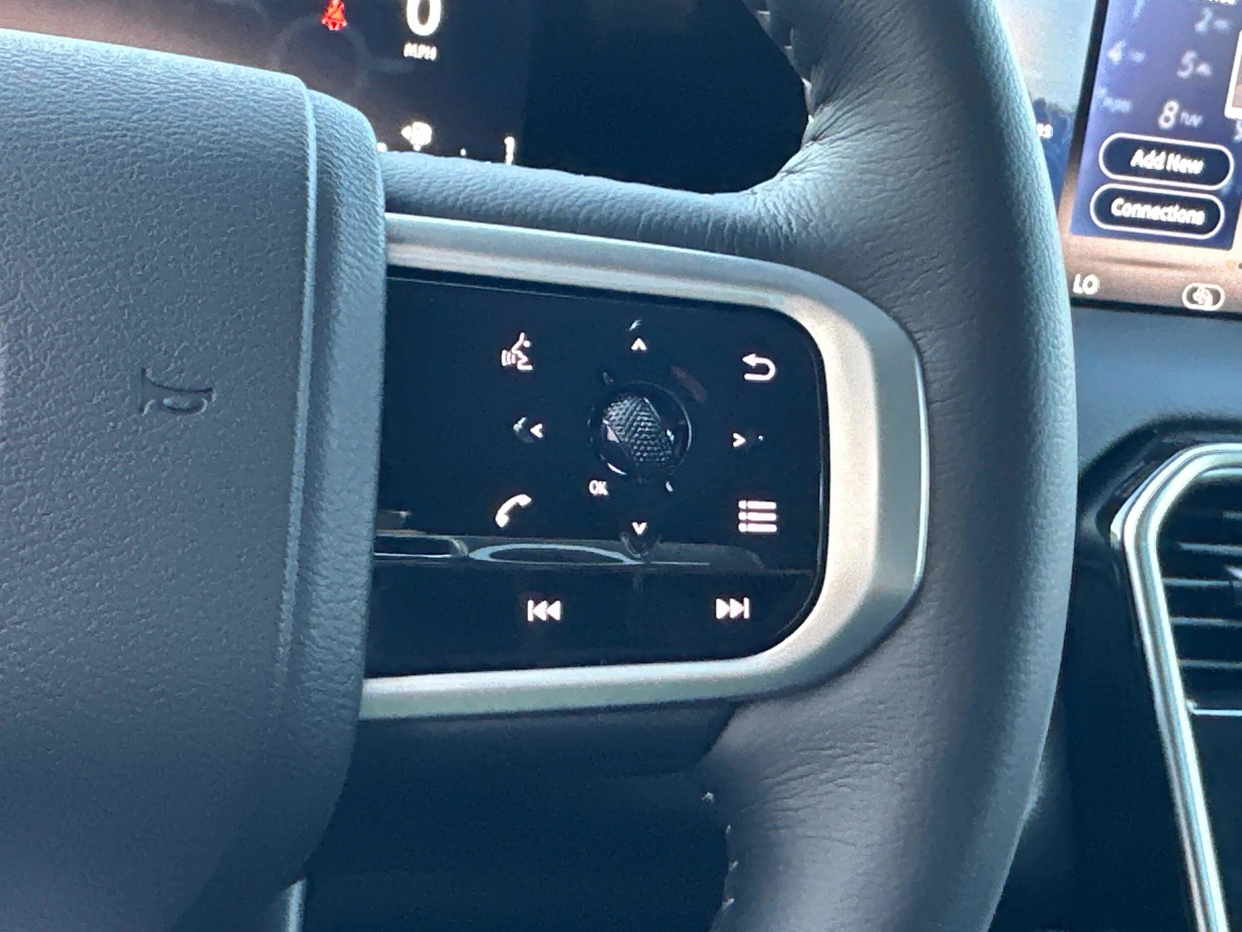 2026 Nissan Armada SV - Photo 40