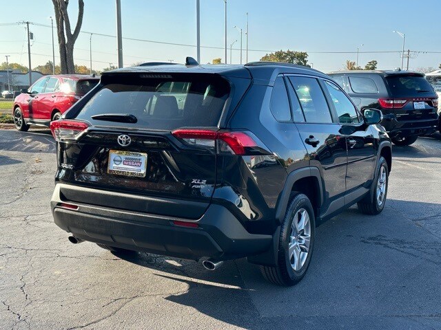 2025 Toyota RAV4 XLE photo 3