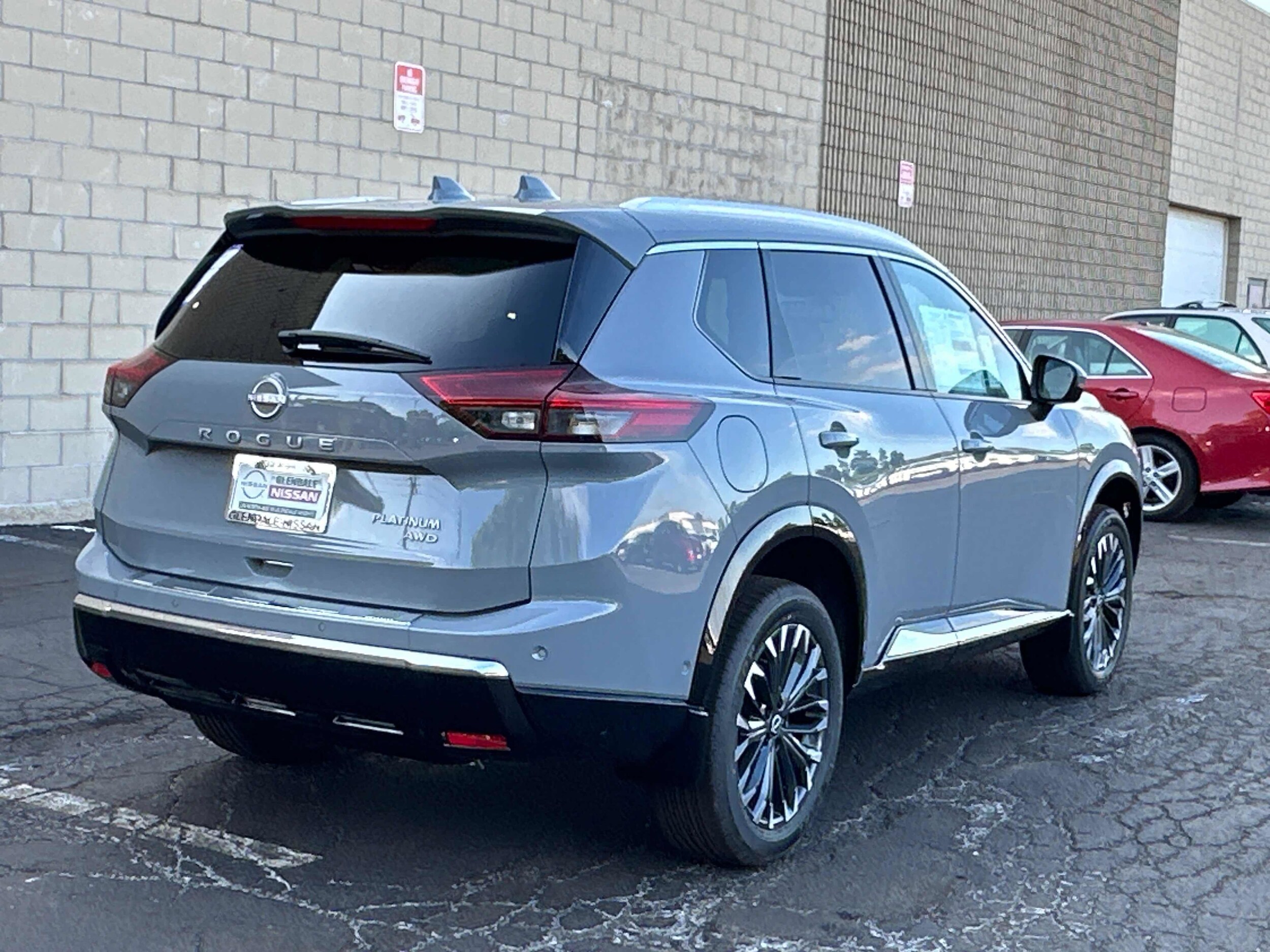 2025 Nissan Rogue Platinum photo 3