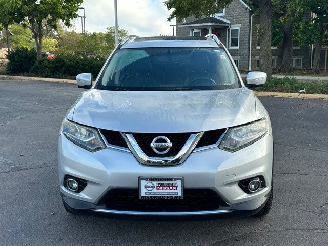 2015 Nissan Rogue SL photo 2