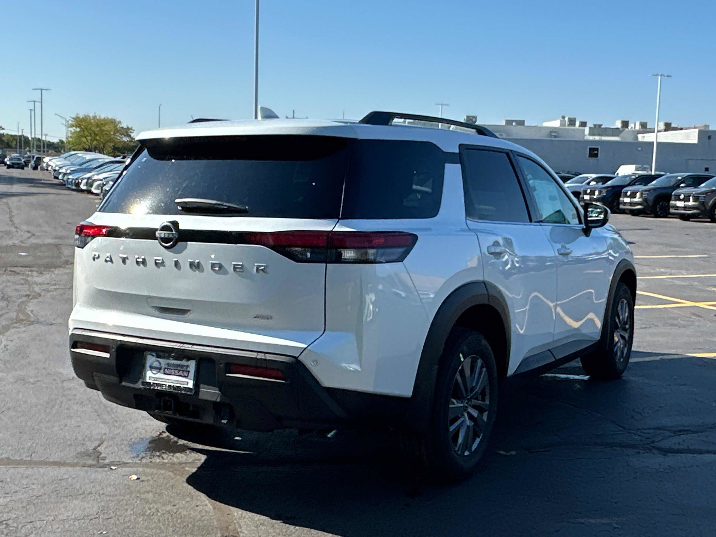 2025 Nissan Pathfinder SV photo 3