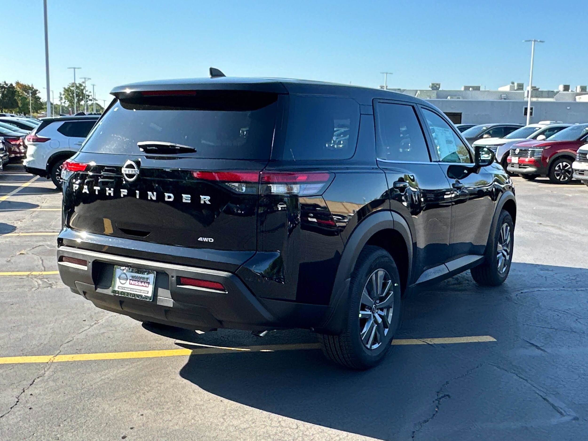 2025 Nissan Pathfinder S photo 3
