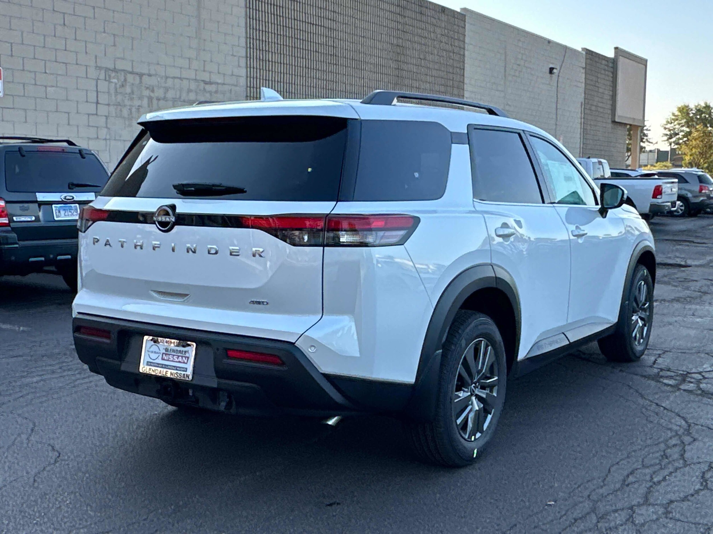 2025 Nissan Pathfinder SV photo 2