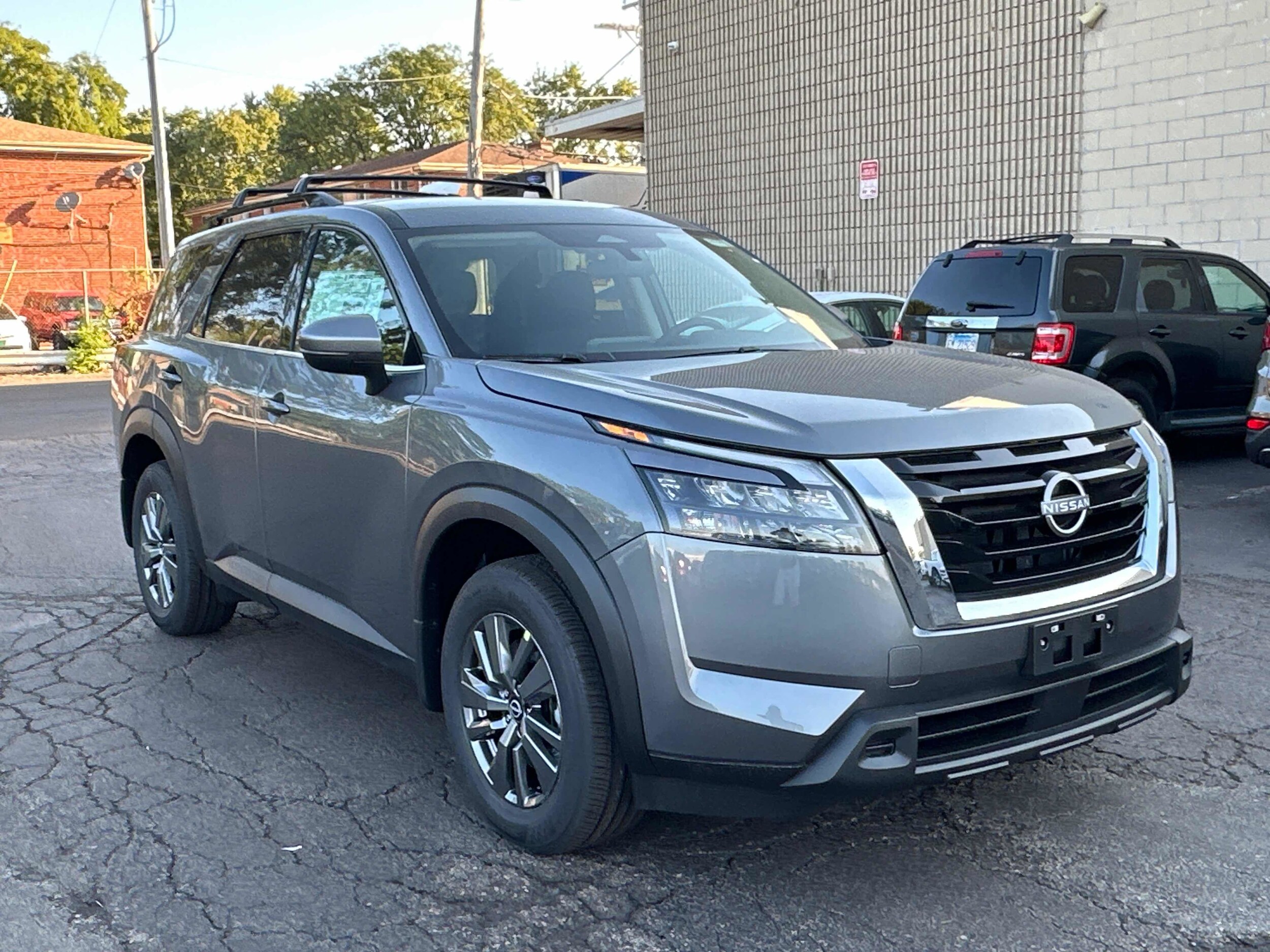 2025 Nissan Pathfinder SV photo 3
