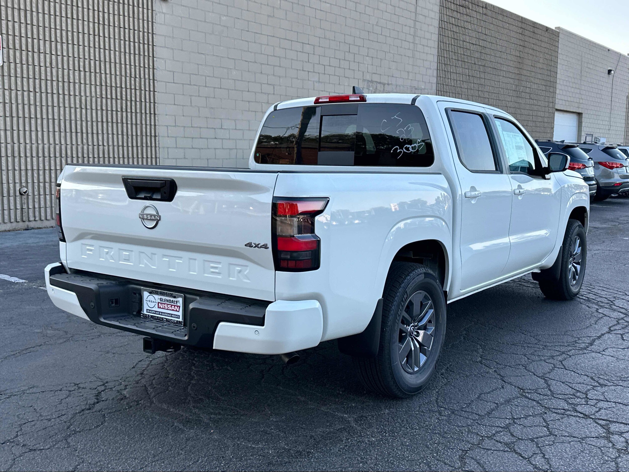 2025 Nissan Frontier Crew Cab SV photo 4