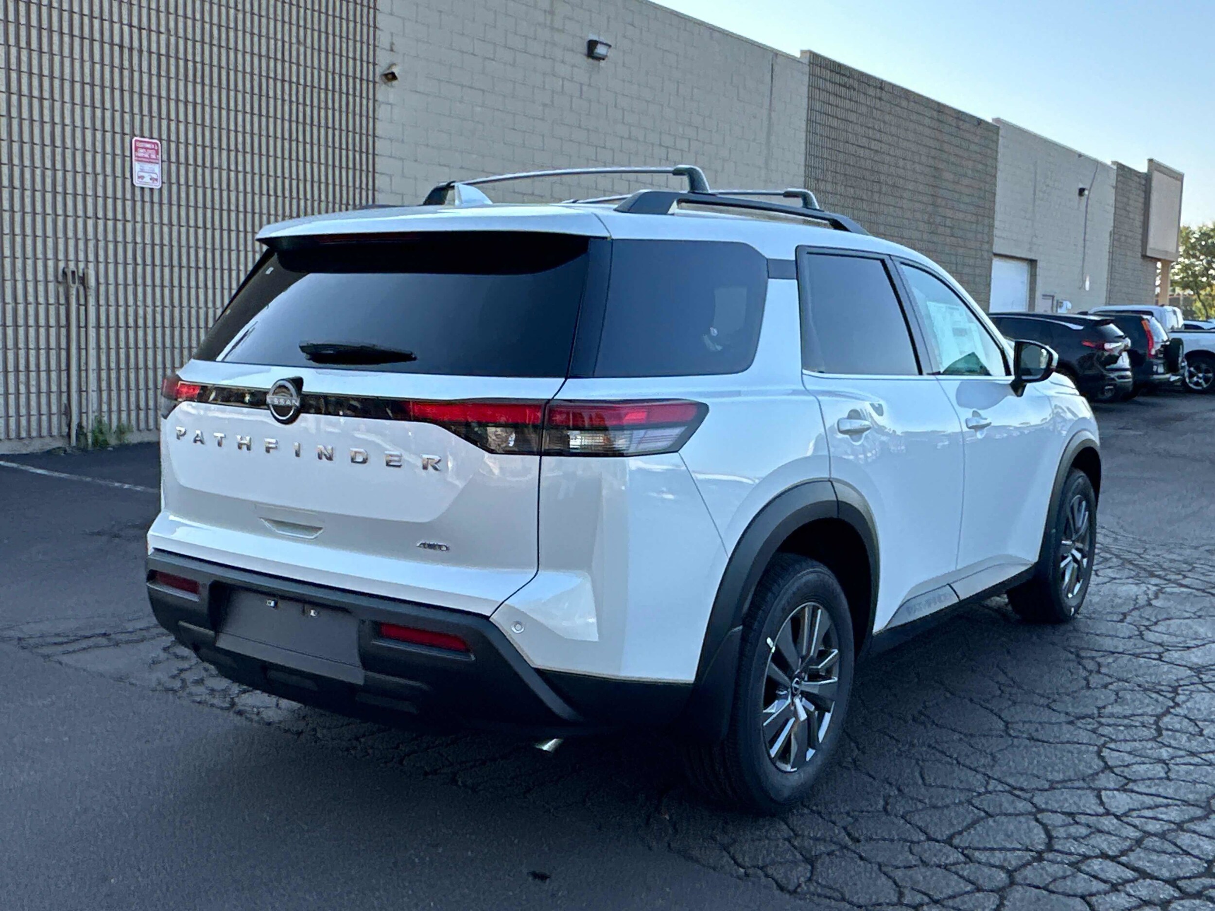 2025 Nissan Pathfinder SV photo 4