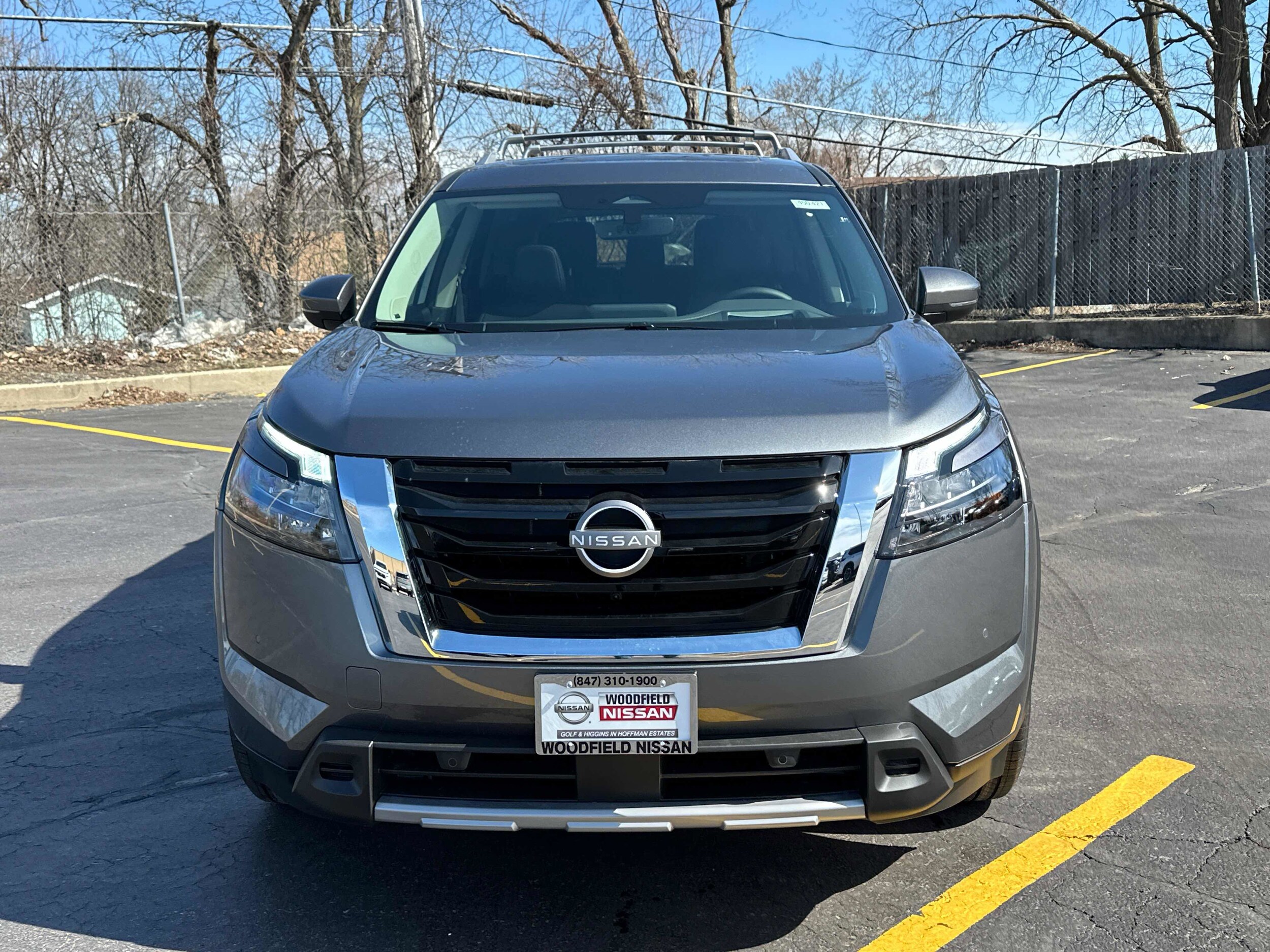 2025 Nissan Pathfinder Platinum photo 2