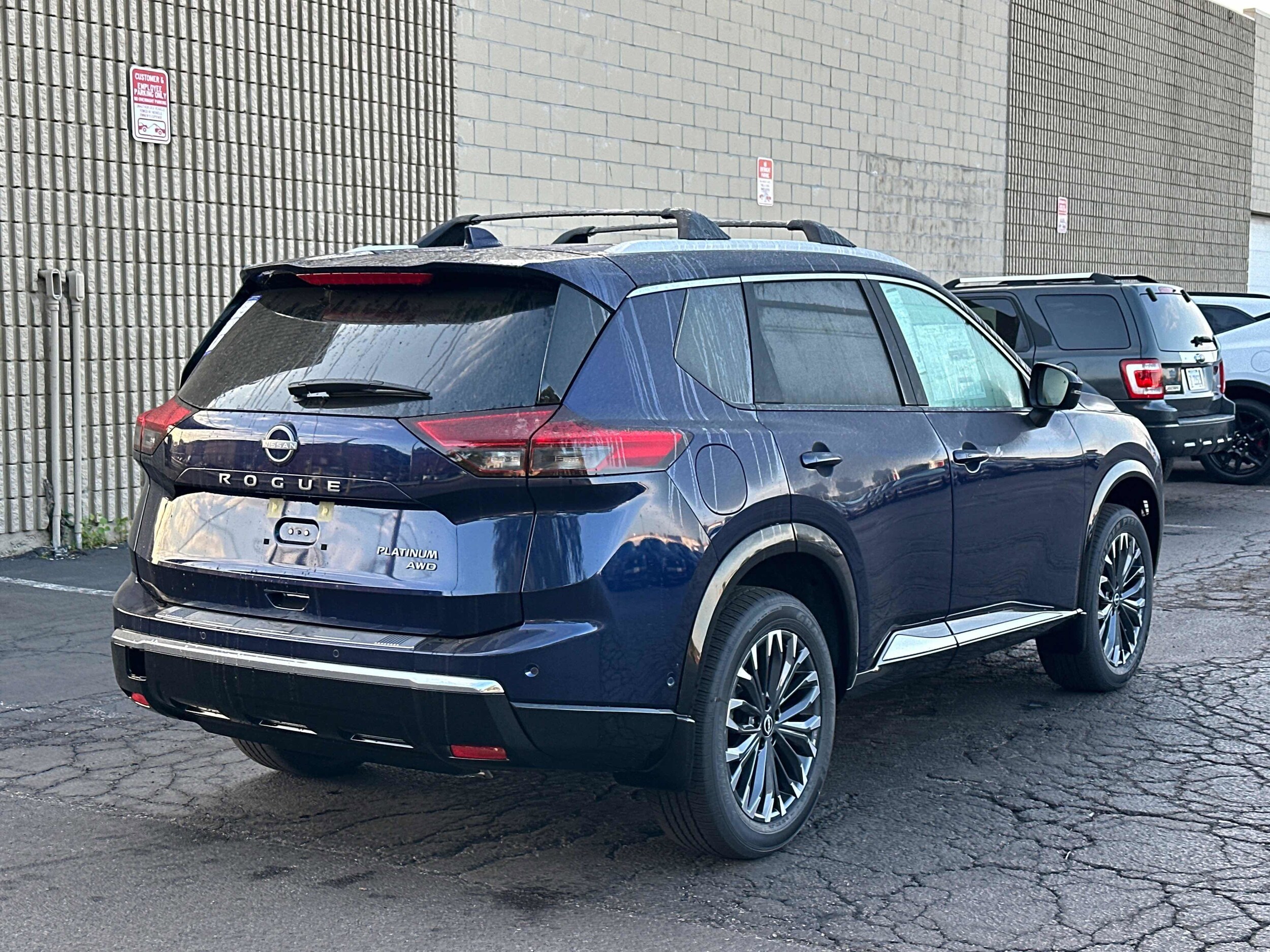 2026 Nissan Rogue Platinum photo 2