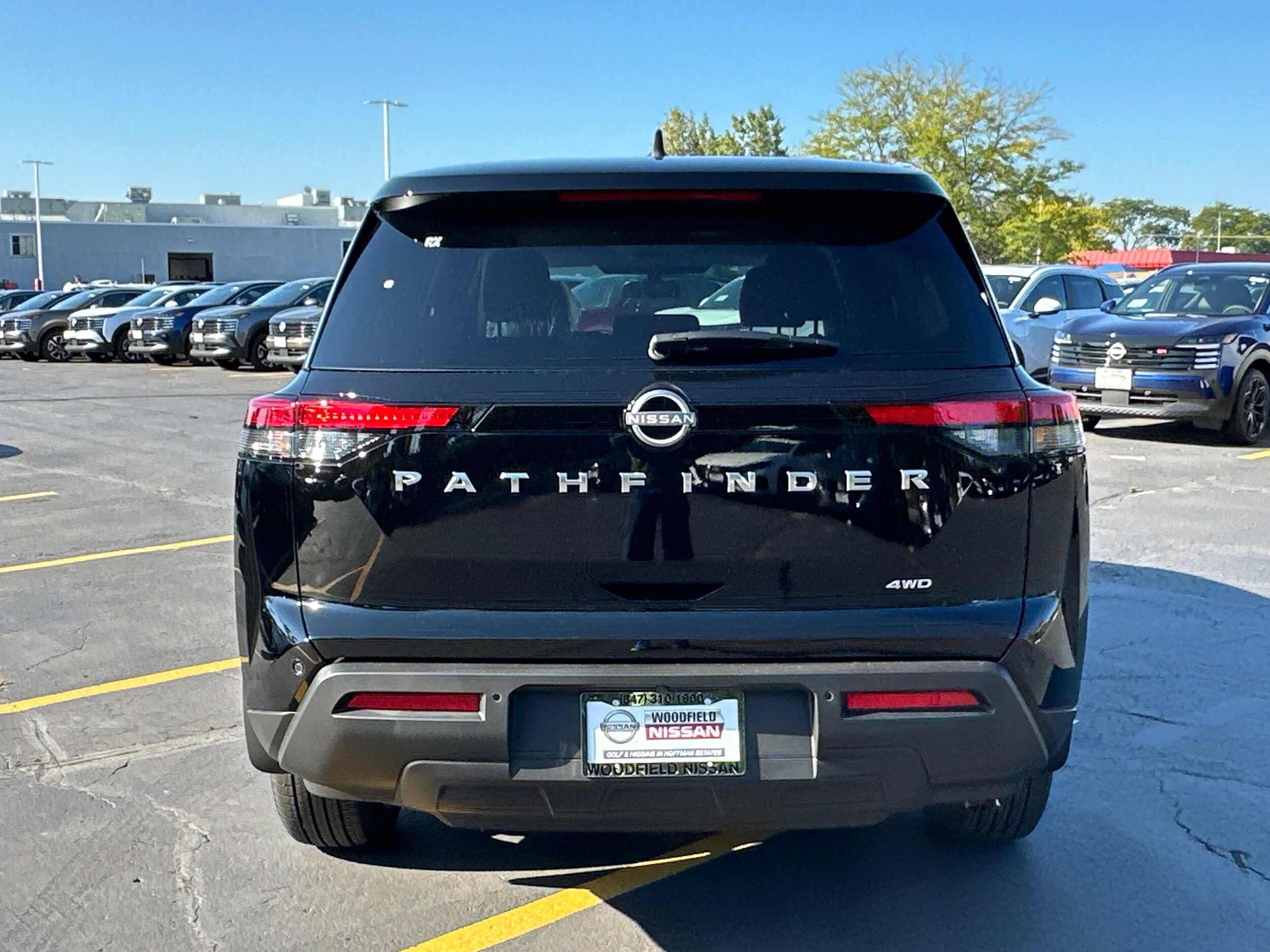 2025 Nissan Pathfinder S photo 4