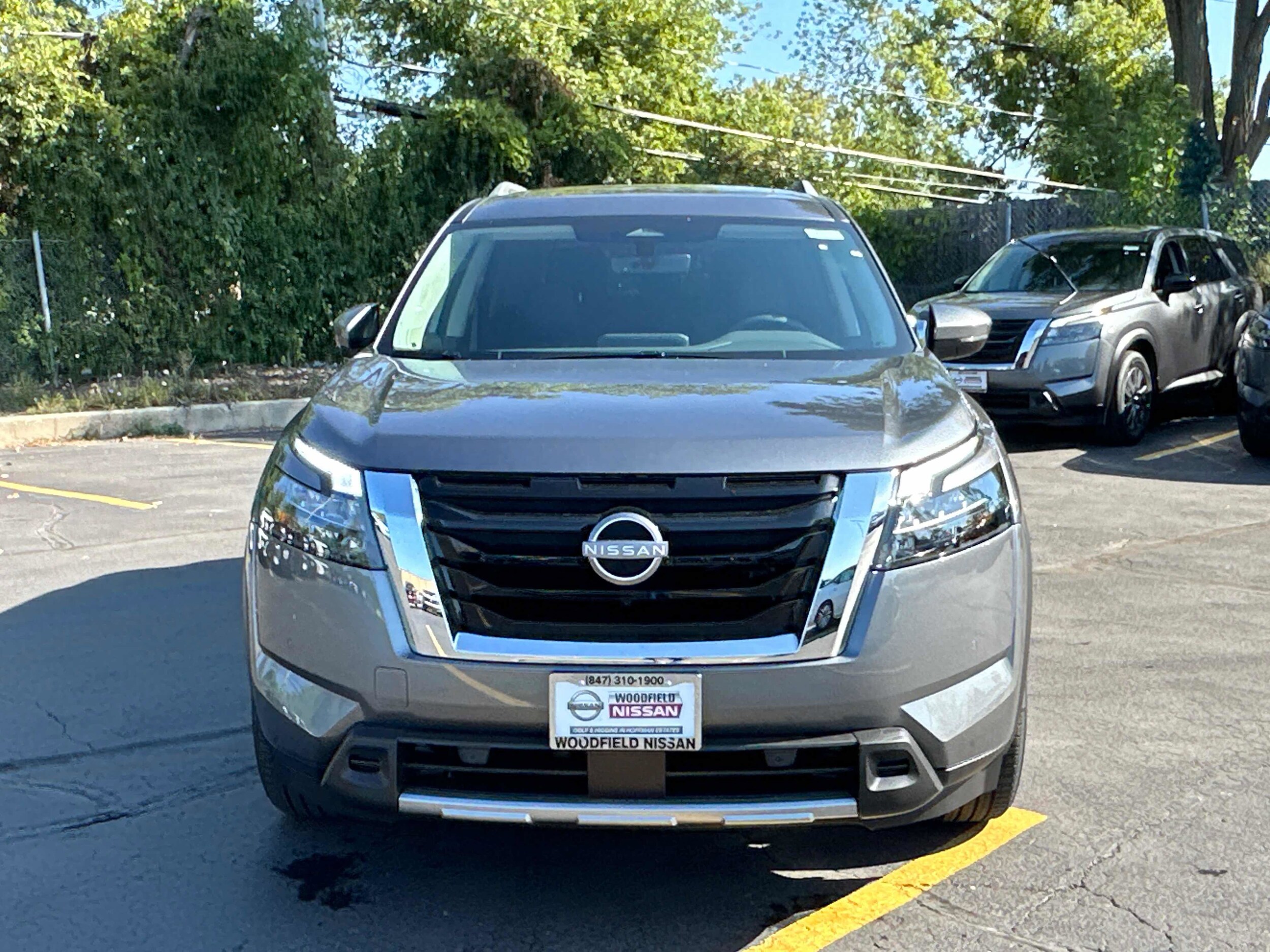 2025 Nissan Pathfinder SL photo 2