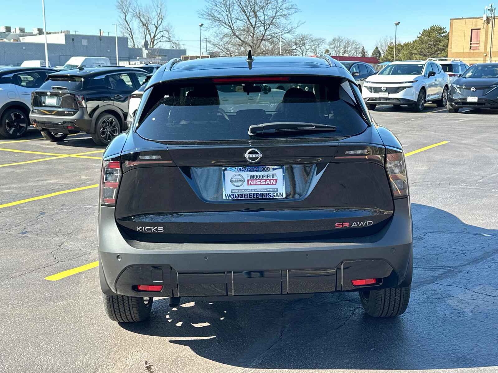 2025 Nissan Kicks SR photo 4