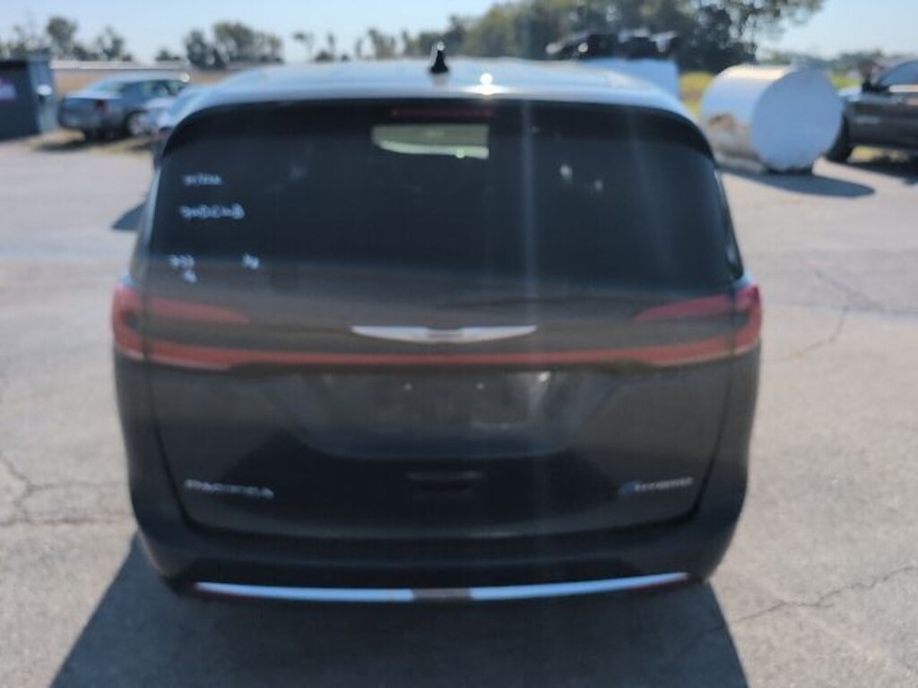 Used 2023 Chrysler Pacifica Hybrid Touring L Minivan/Van