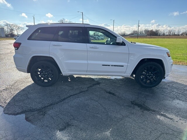 2020 Jeep Grand Cherokee Altitude photo 4