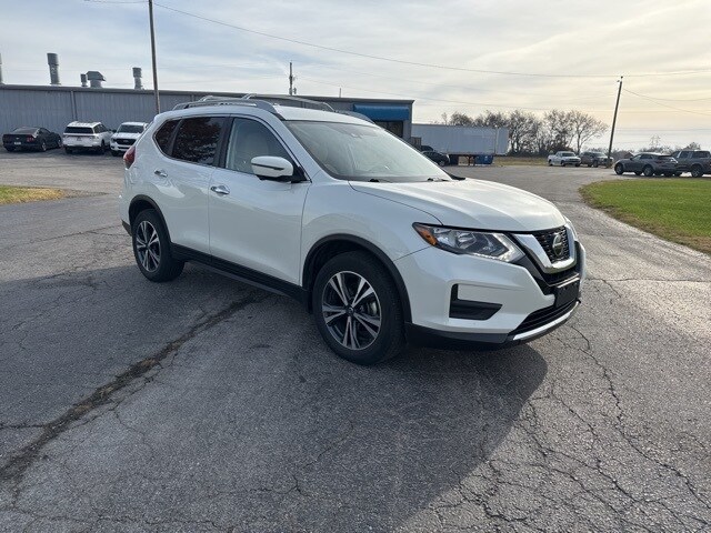 2019 Nissan Rogue SV photo 3