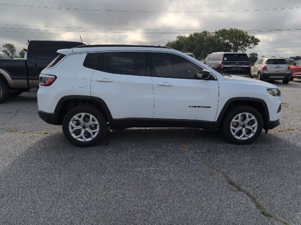 Used 2025 Jeep Compass Latitude SUV